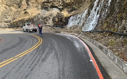 低溫持續路面恐結冰！台14甲翠峰至大禹嶺  下午5點後預警性封閉