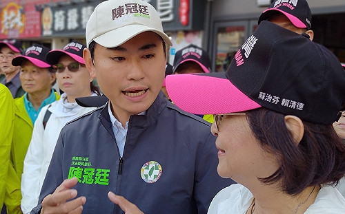 陳冠廷陪同蘇治芬北港徒步謝票 堅定傳承民主精神