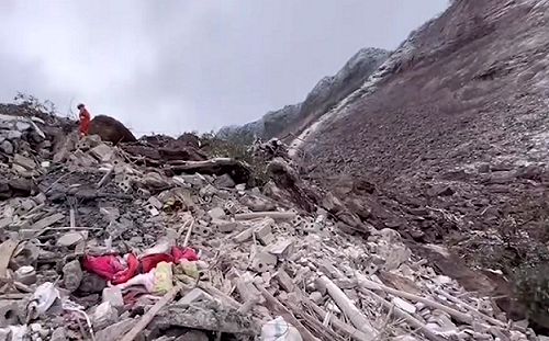 (影) 雲南鎮雄山體滑坡47人被埋 村民：當時還在睡覺 感覺就像大地震