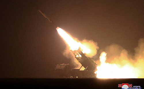 北韓又導彈！疑發射多枚可攜戰術核彈頭「箭矢」導彈 威嚇韓美日