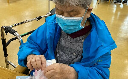 百位失智長者參與製作！人氣插畫家「環保手機掛繩」開放預購