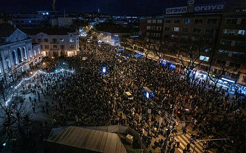 斯洛伐克總理急轉彎! 被國內萬人示威嚇到 一改親俄態度 支持軍援烏克蘭