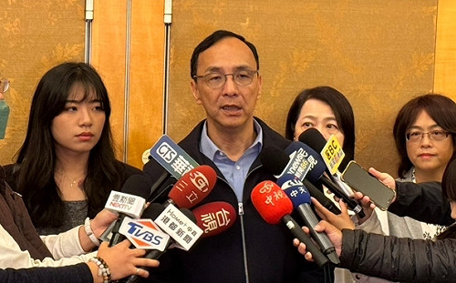 「韓江配」明拜會民眾黨團閉門會談 朱立倫：尊重