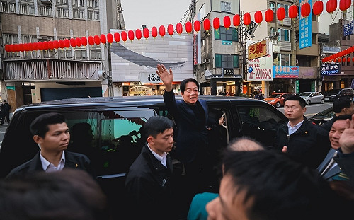 信賴台灣！賴清德春節連假全台參香 連5天發福袋向國人拜年