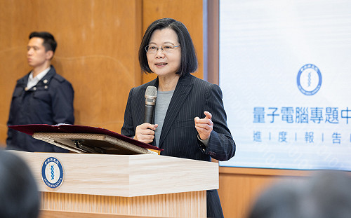 台灣製造！蔡英文視察量子電腦成果 盼中研院持續建立產業鏈貢獻世界
