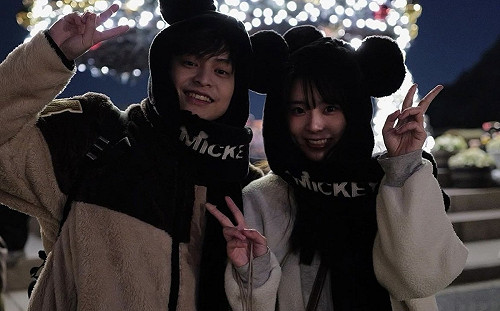 放火曬「男友視角照」放閃？網吐槽：請把女友拍得好看點