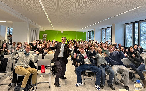 賀瓏酸稱2028輔選民進黨 謝志偉：見笑轉生氣