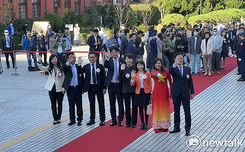 民眾黨8立委走紅毯 吳春城透露柯文哲開會強調「做自己」 