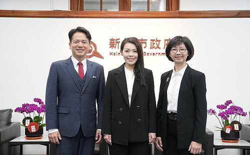 高虹安判刑停職後拖到晚間才退公務群組惹議「同仁送暖」被指造假