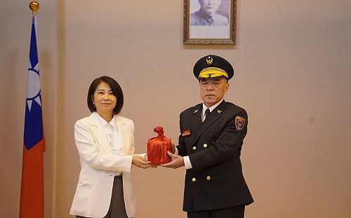 屏東縣消防局長李彬正布達 周春米：專業領軍氣象一新