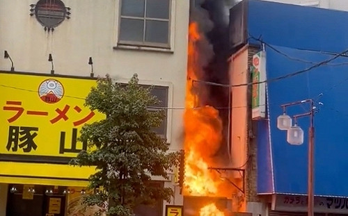 東京拉麵店竄猛烈大火！JR大森站緊急停駛 800乘客被迫軌道中疏散