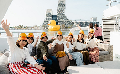 黃色小鴨重磅回歸  高市府推限量文化遊艇賞鴨專班