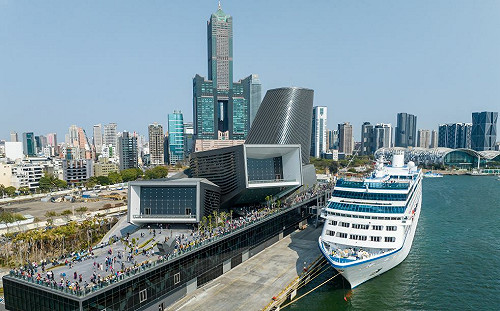 國泰金李長康評景氣平穩向上 今年發股利空間更大