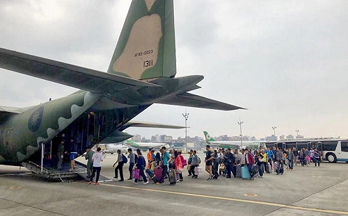 支援離外島春節疏運 國防部：2/7至2/15每日2架C-130待命