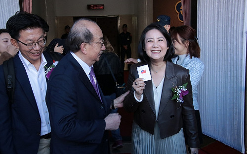 從柔軟到攻防！吳思瑤休學接任幹事長 武裝自己面對國會新生態