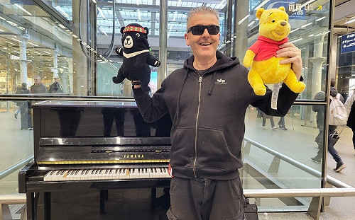 英國鋼琴家Dr K再嗆中共 引自由靈魂為台灣即興演奏