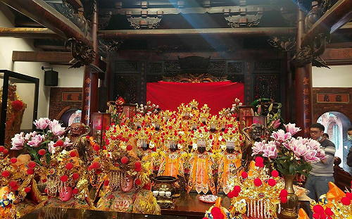 萬和宮神尊新年換新襖 初一至初三廣場新增「踜轎腳」活動