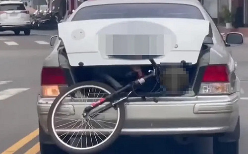 小孩遭塞轎車行李箱內　警方、社會處說話了