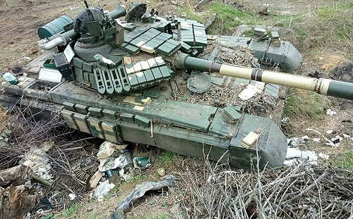 坦克時代終結？俄烏戰爭無數坦克遭毀 美媒：將朝無人、輕巧化發展