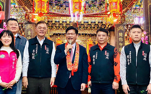 開工前回板橋走春！林佳龍憶母子回憶　祈求龍年龍順利