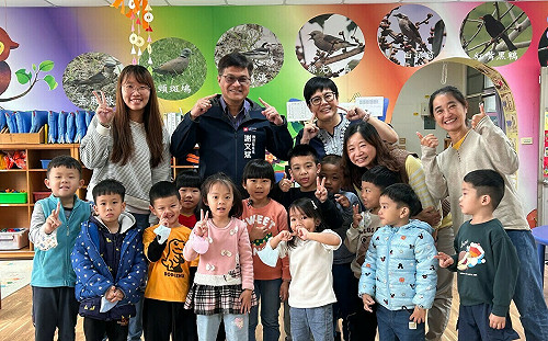 落實高雄校園登革熱、腸病毒防治    局長謝文斌開學日關心師生健康  