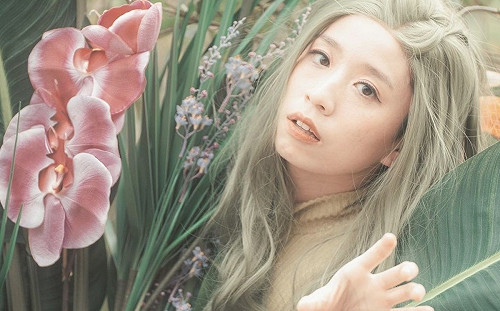 HOOK化身「長髮大波浪仙女」判若兩人！網驚：以為女團