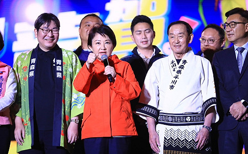 江啟臣當副院長首次看的燈會 盧秀燕幫他說「中台灣燈會」