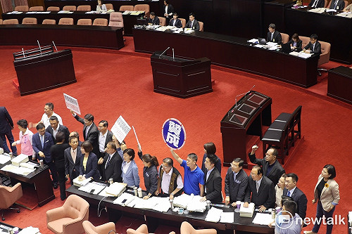 二讀通過　公務人員育嬰假年資全額自付