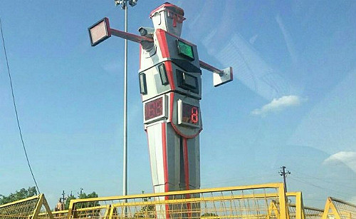 機器交警　大大改善印度交通