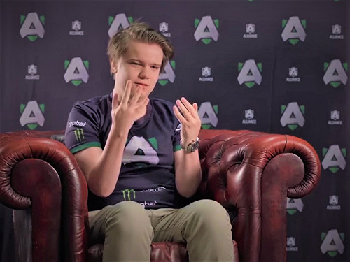 天生只有8根手指  《DOTA  2》Pablo打出自己一片天