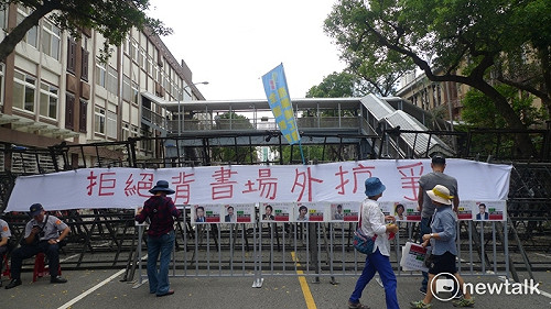 反年改再包圍立法院　只有10多人、場面冷清