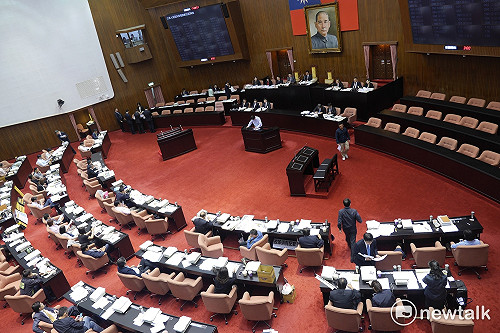 立院二讀 公務員離婚配偶至多可申請一次退休金的一半