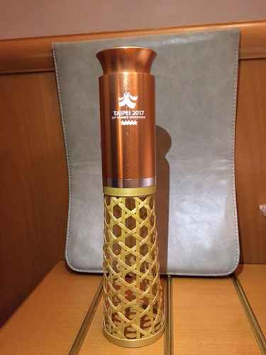 柯文哲的伴手禮　紀念悠遊卡、世大運polo衫