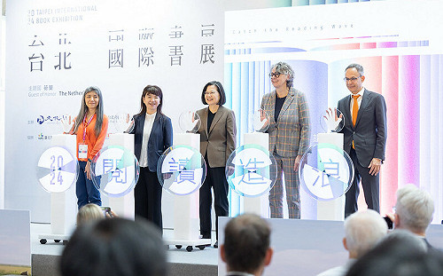 任內最後一次以總統身分逛書展 蔡英文：以閱讀造浪