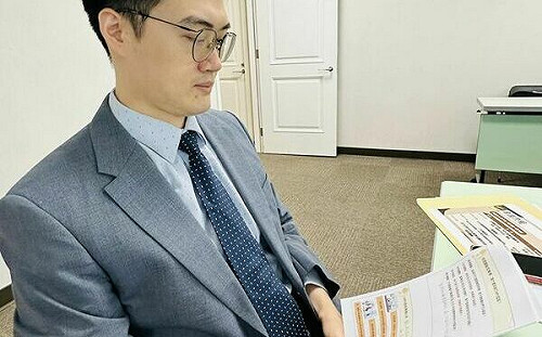 被「有經驗的姐姐」摸到硬塊 25歲男驚罹睪丸癌！專科醫曝病徵 