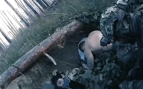 (影) 殺了這混蛋 你們有10人！英勇烏軍孤身以1擋10 靈活行動氣壞俄指揮官