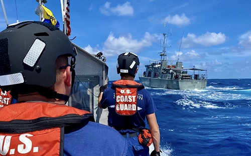 美軍拉防線？在吉里巴斯登上2中國漁船檢查 中媒批 : 「刻意噁心中方」