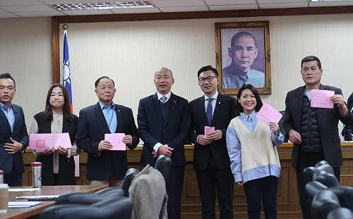 立院委員會選舉結果、白投藍：藍7、無1、綠8席 