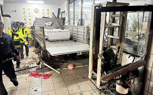 2小時奪3條命！八堵貨車撞警所事件時序還原 母淚崩：對不起