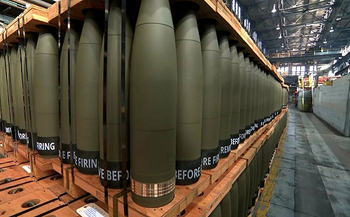 (影) 甩開國會! 拜登考慮提供烏砲彈 法國也將派軍 還捐這無人機100架......