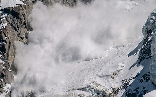 日本一天兩起雪崩  長野10人平安、鳥取2人失蹤