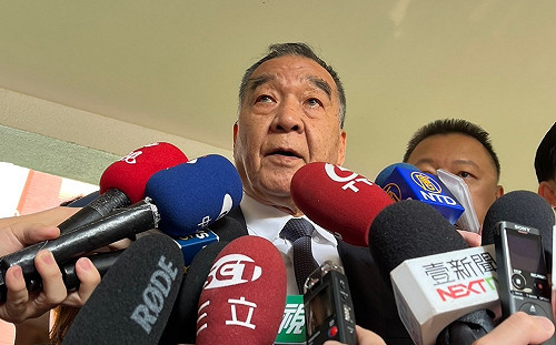 國安局已婚少將熱吻職軍馬尾妹 邱國正：不包庇「基於照顧官兵立場」 