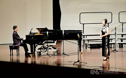 紀念音樂會睽違3年 中壢藝術館再響起鄧雨賢歌謠