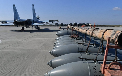 俄軍新型「神奇炸彈」開轟! 可滑翔增程精準攻擊 還可配合「多軍種」攻擊