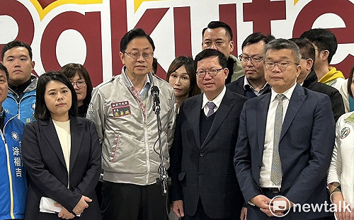 前後任市長較勁！張善政打斷鄭文燦受訪  大談桃園球場恐趕不上開季