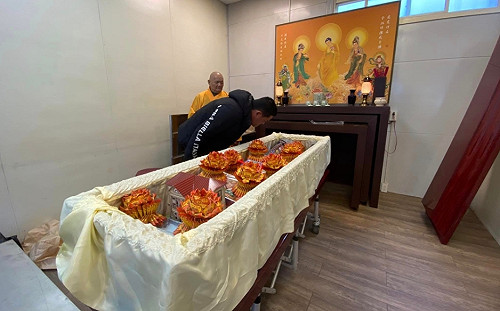 1歲童疑遭轉介保母虐死! 兒福聯盟女社工上銬移送北檢30萬元交保