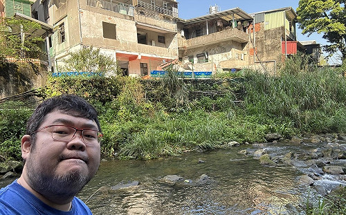 四叉貓直擊黃國昌汐止住處拆房 網問：有沒有咆哮過