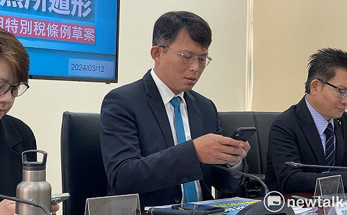 黃國昌拆違建老家又嗆賴清德 網轟：做錯事喊這麼大聲？