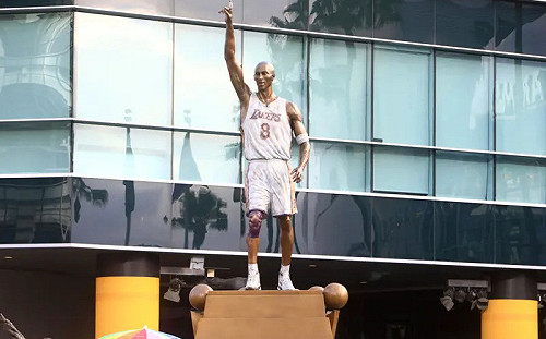 Kobe雕像出現拼音錯誤！湖人回應：將會修改