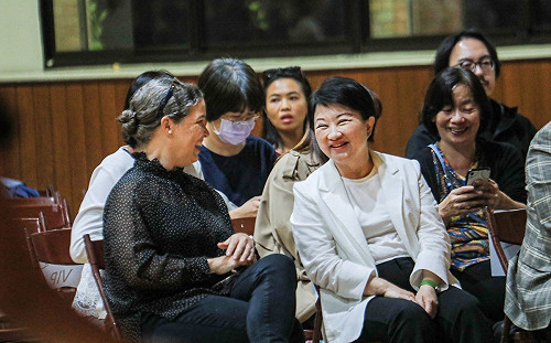 獨家》為攻總統大位做足準備！盧秀燕聘請專業翻譯老師  勤練英語口說能力